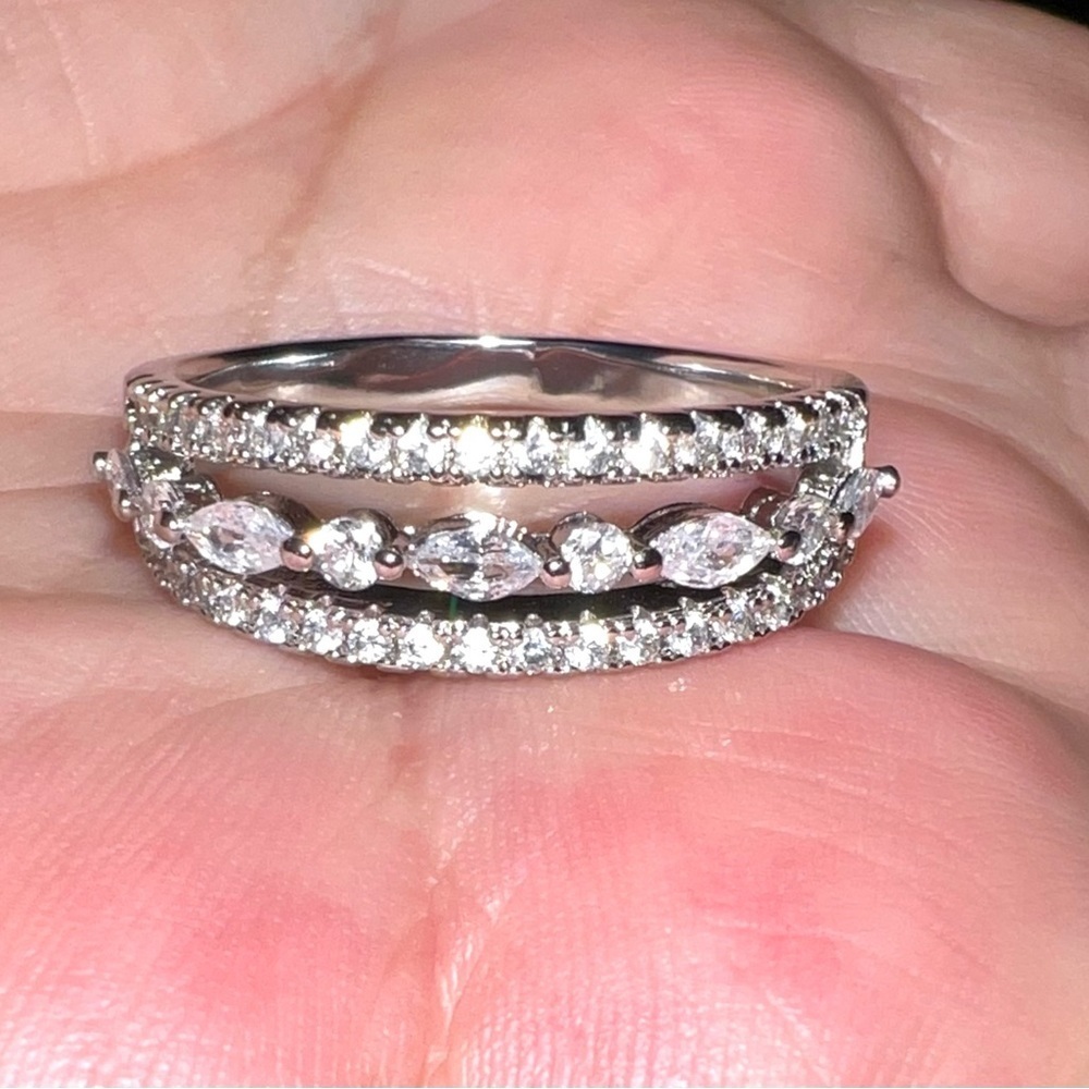 HALO 4.1 CT DIAMOND RING - Picture 2 of 5